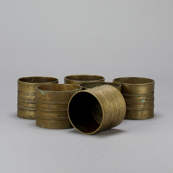 Becher, ca. H 9 x D 12 cm, Messing;