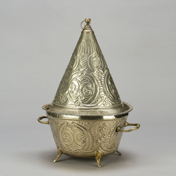 Schale mit Spitzdeckel oriental, ca. H 60 cm;