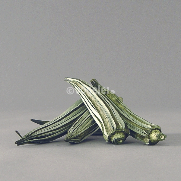 Okra, gefärbt, L ca. 15 cm, Dunkelgrün