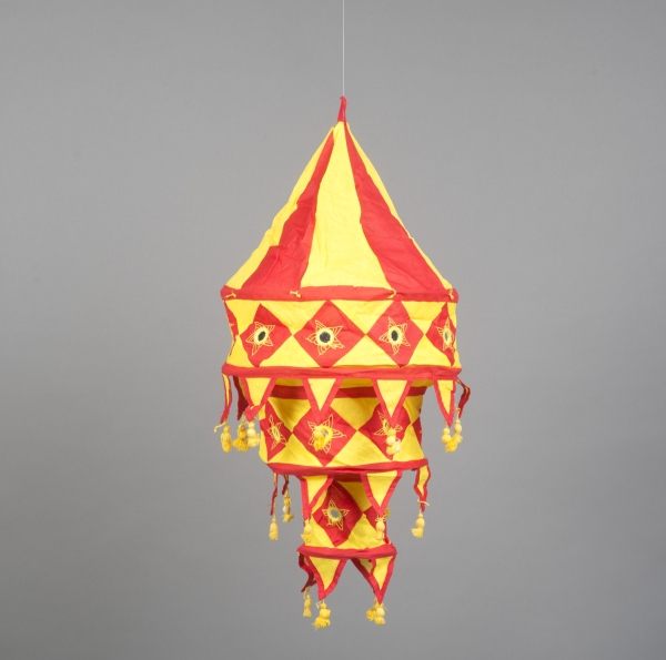 Laterne indisch, textil, H 90 x B 40,6 cm, Rotgelb;