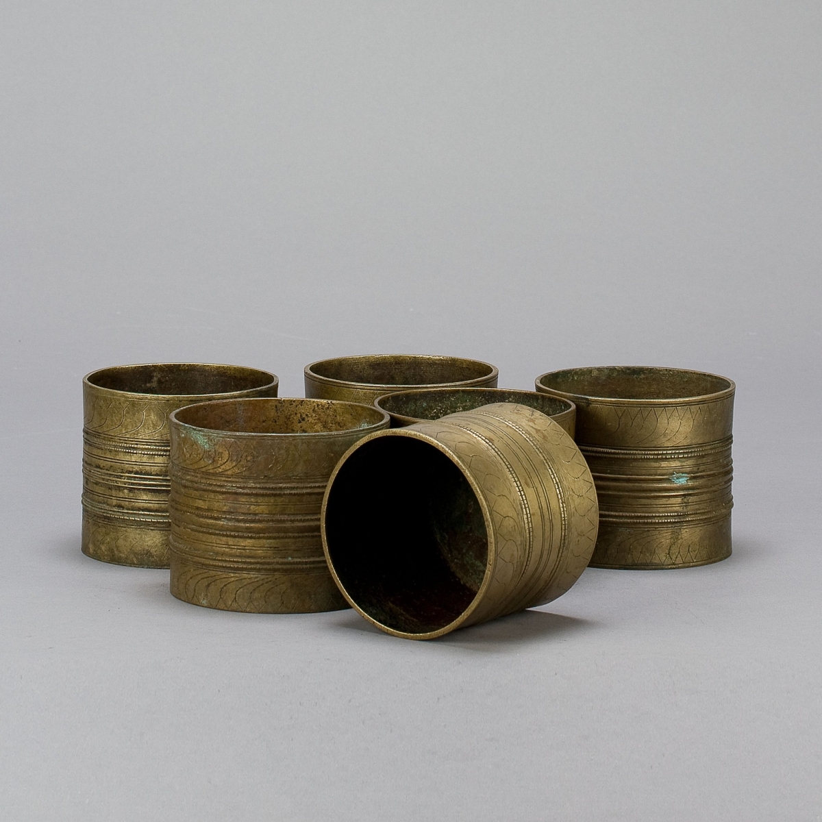 Becher, ca. H 9 x D 12 cm, Messing;