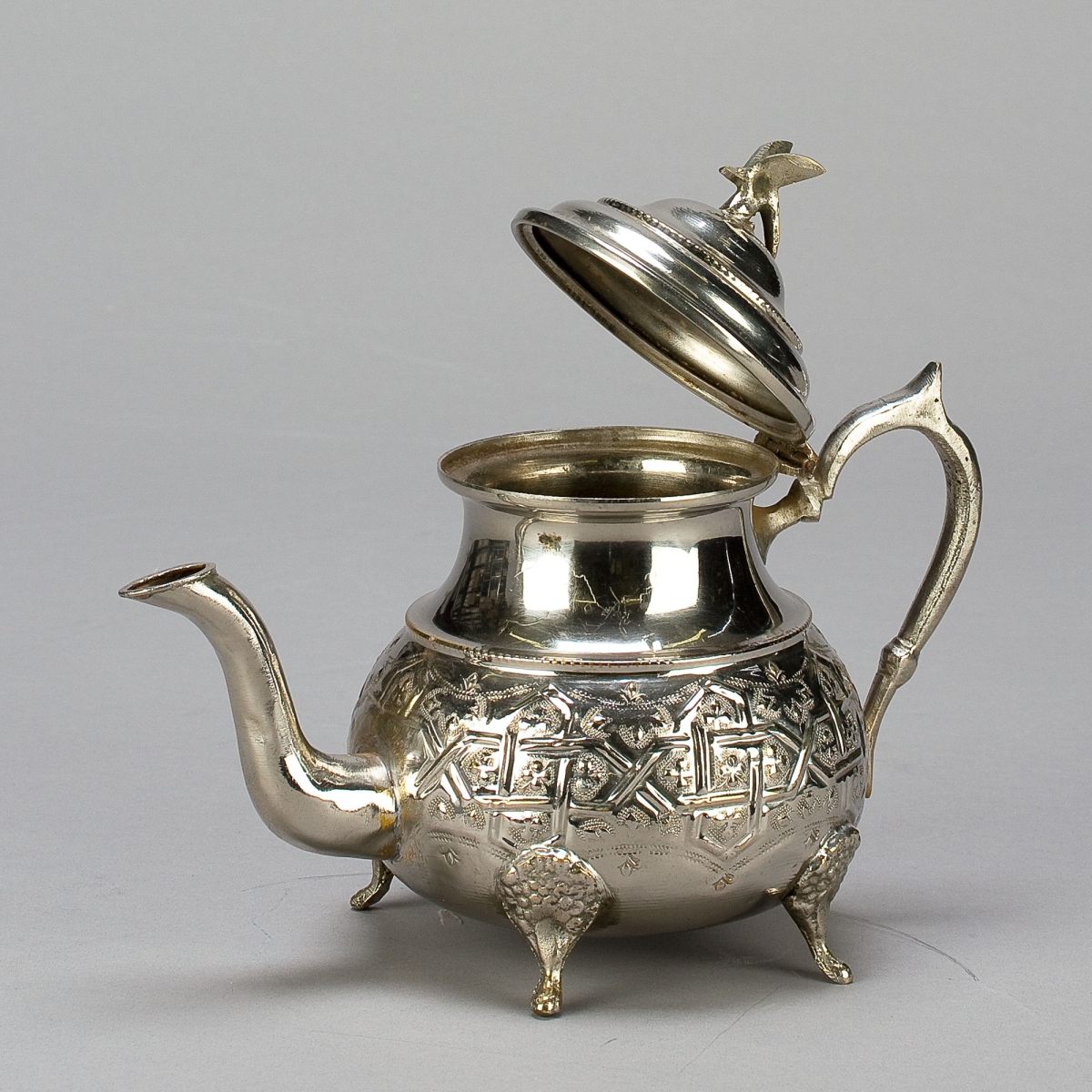 Teekanne, orientalisch, ca. H 20 x D 20 cm, Silber;