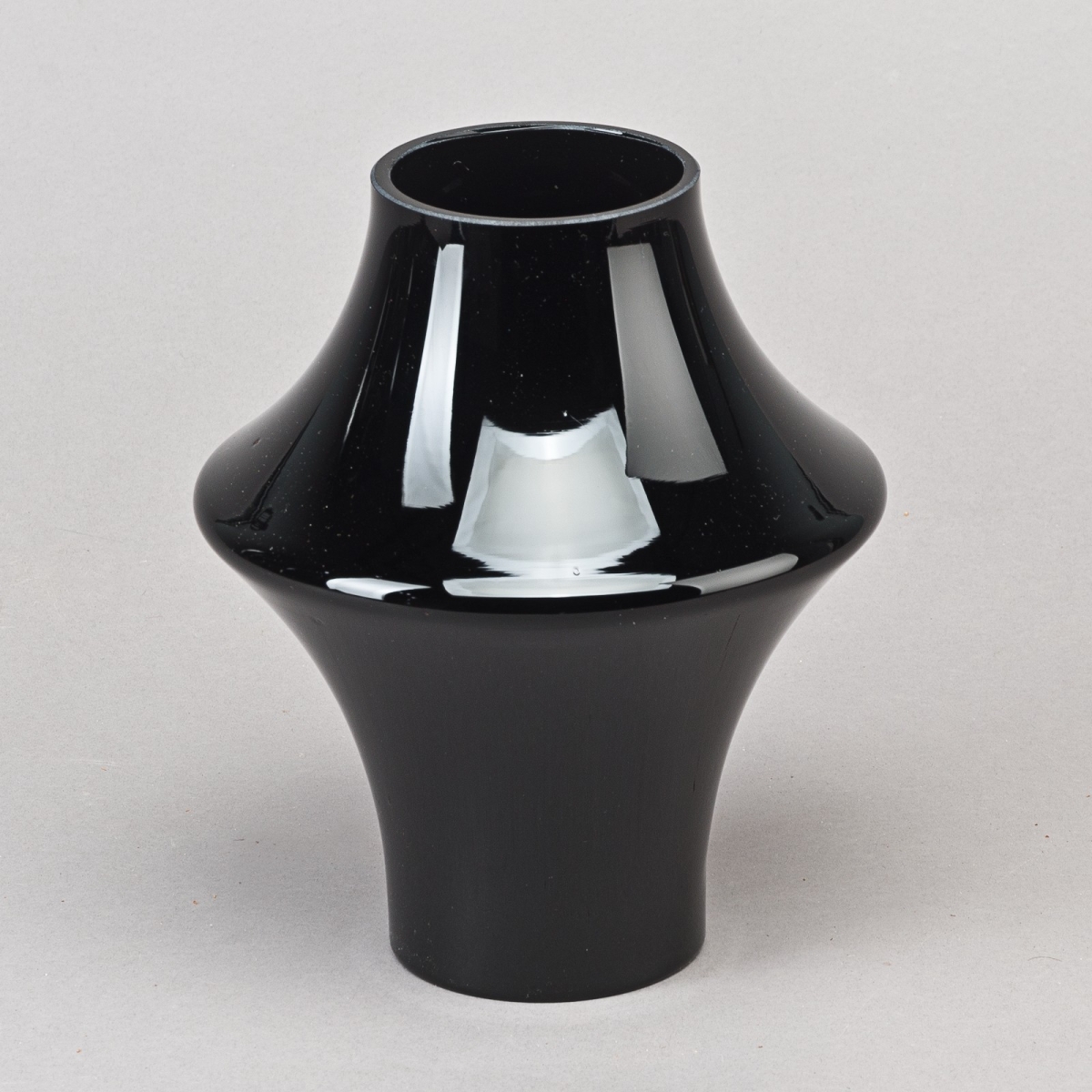 Vase WAVE S, H 20 x D 18 cm, Glas Schwarz;