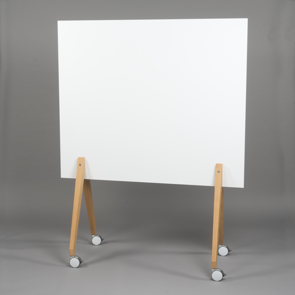 Whiteboard, H 180 x B 140 cm;