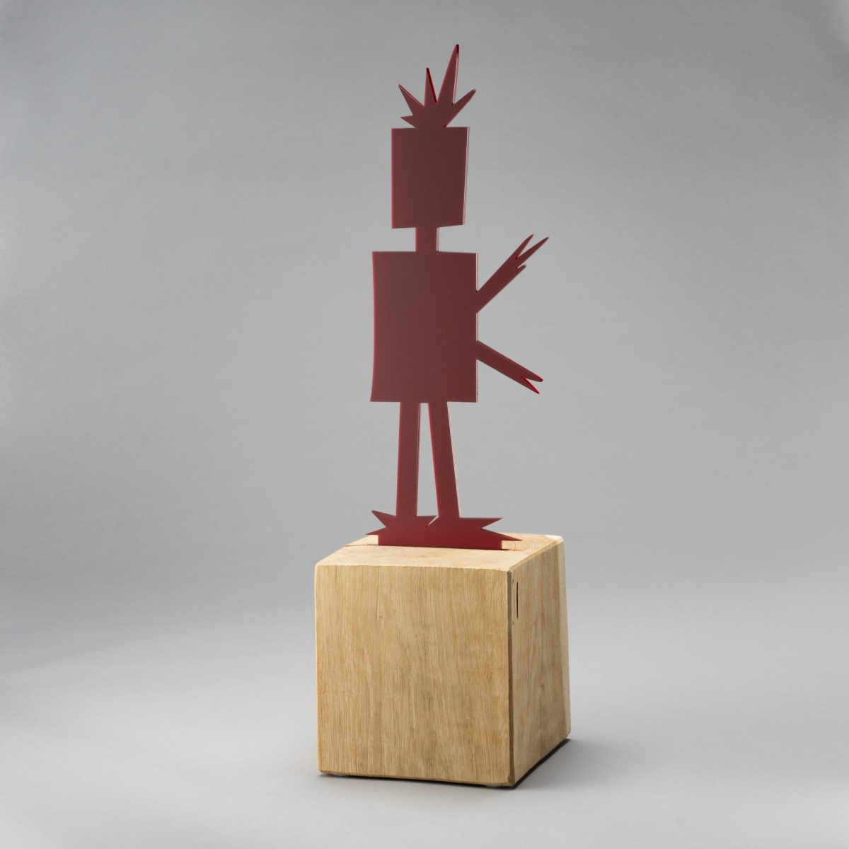 BERKES N° 3 M, Acrylglas auf Holzsockel, Weinrot;