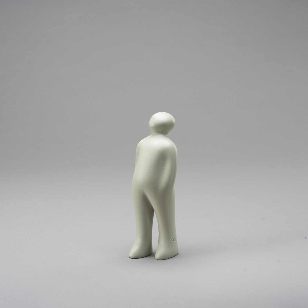 THE VISITOR S, H 23 cm, Nuvem;